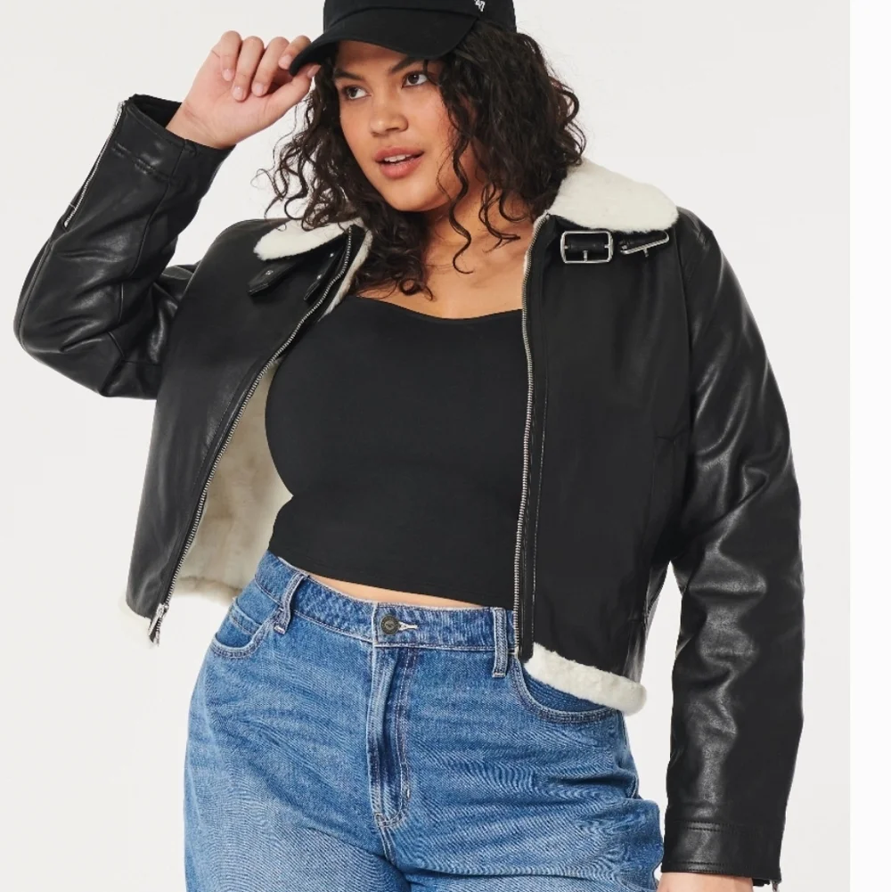 Hollister Faux Fur Jacket - Picture 8 of 8